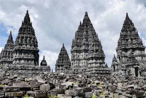 Tempat Bersejarah Di Indonesia Yang Terkenal Java Travel Riset