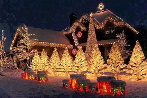 So here we go with christmas house decorations indoor ideas that will turn your home from dull to the fabulous one. Christmas Light House | Xmasblor
