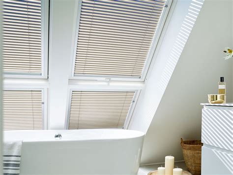 Jalousien innen sind der klassiker des innenliegenden sonnenschutzes. Dachfenster Jalousie | VELUX
