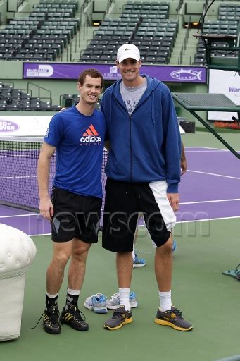 He has been described both 6ft 9 and 10 during his career. ¿Cuánto mide John Isner? - Real height
