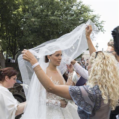 Das hochzeitskleid von victoria swarovski (23) brachte ein stattliches gewicht auf die waage. Victoria Swarovski Hochzeitskleid Preis - Abendkleider ...