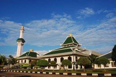 It is located next to the malacca general hospital in malacca town, malaysia. Antara masjid-masjid tercantik di Malaysia | Therikix ...