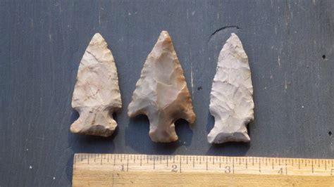 Group Of 3 Native American Arrowheads Ket Artifacts