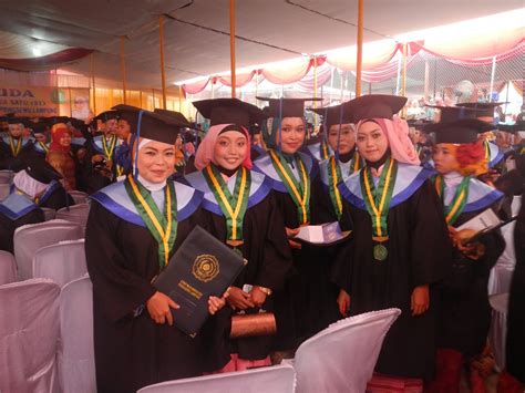 Kumpulan ucapan selamat ulang tahun dalam bahasa inggris yang unik, lucu & bijak untuk teman, pacar, ibu, ayah & kakak. Ucapan Graduation Bahasa Inggris Beserta Artinya - Nusagates