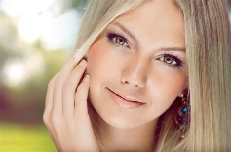 The second time depending on how black your hair is, it should turn out a dirty blonde. 11 Rare Pictures of Celebs WIth Blonde Hair and Brown Eyes