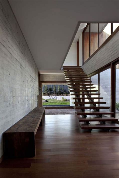 Broad Contemporary House Mixing Natural Materials Stairs Design