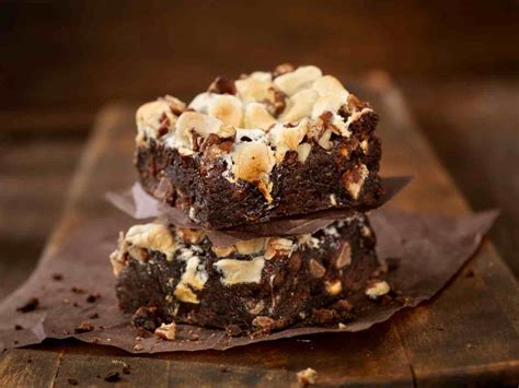 La barretta di cioccolata praline alla nocciola è un gustoso snack dietetico con pochissimi carboidrati. Sbriciolata al Cioccolato e Nutella | con Nocciole | la ...