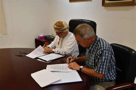 A La Recherche De Météorites En Oman Muséumlab