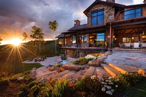 Contemporary Mountain Retreat In Colorado Infused With Warmth