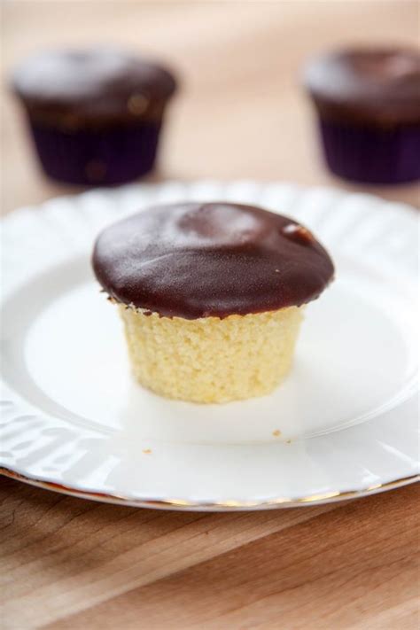 Preheat oven to 350 degrees f (180 degrees c) and lightly butter 12 muffin cups, or spray with a non stick vegetable spray. Life Changing Boston Cream Pie Cupcakes - Baking Beauty