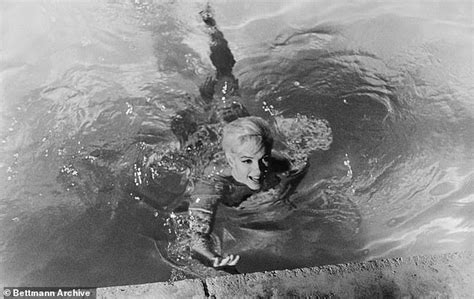 Marilyn Monroe Semi Nude By Pool In Something S Got To Give Rare Hot