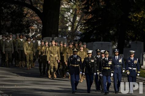 Photo Veterans Day Ceremony At Arlington National Cemetery