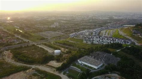Kuala lumpur international airport (klia) (bahasa malaysia: Aerial View of Kingsley Hill, Putra Heights - YouTube