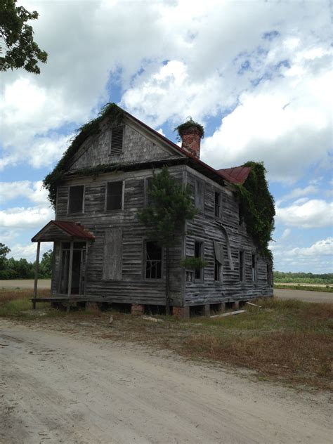 Abandoned house N.C. | Creepy old houses, Old abandoned houses, Abandoned houses