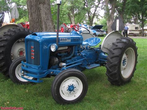 Ford 2000 Tractor Information