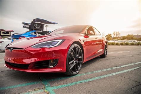 Teslas S3xy Range Updates Show How Ridiculously Far Legacy Auto Has