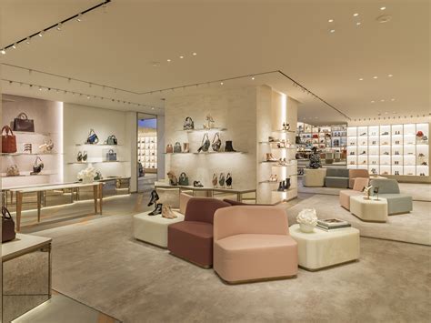 Dior opens a temporary boutique on Champs-Élysées