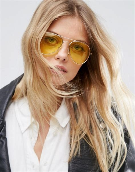 Falls Biggest Sunglass Trend Is The Light Tint Glass — And Its Giving Us Major 70s Vibes