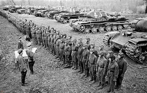 Soviet Kv 1s КВ 1С Heavy Tank And Their Crews 15th Guard Armored
