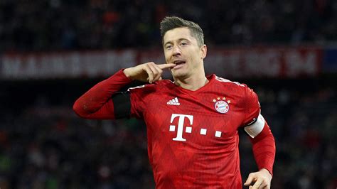 Bayern Munich News Robert Lewandowski Equals Bundesliga Record For