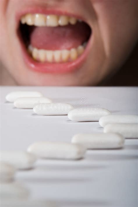 Kaugummi Isoliert Auf Weißem Hintergrund Stockfoto Bild von gummi