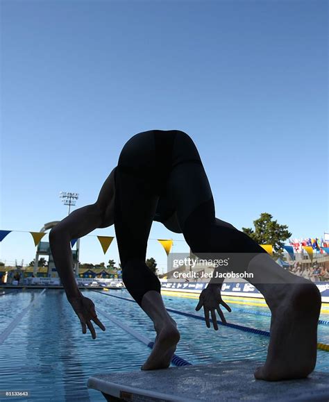 Peter Vanderkaay Of The Usa Starts The 400m Freestyle Final During