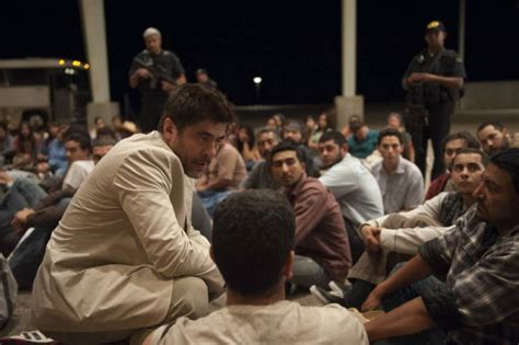 The film follows a principled fbi agent who is enlisted by a government task force to bring down the leader. Lassú, de véres drogharc Villeneuve módra | Kritika ...
