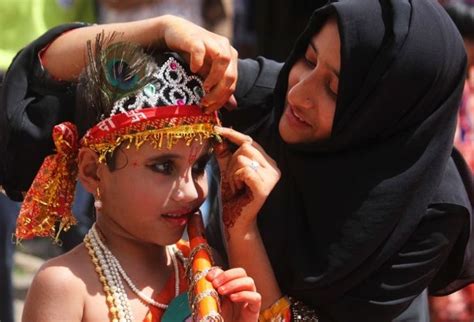 Keeping Differences Aside Hindus Muslims In Agra Come Together For Janmashtami Celebration