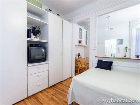 (1 penn plaza, new york, ny 10119) rental unit in yorkville at 240 east 82nd street #20b for $3,250. New York Apartment: Alcove Studio Apartment Rental in ...