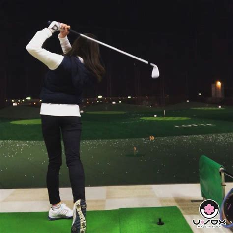ナイスショット Usoxは素敵なゴルフ女子の足元をアーチサポートとカラフルな色彩で華やかにサポートします Nice Shot