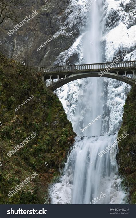 Multnomah Waterfalls Frozen Winter Columbia River Stock Photo 66662287
