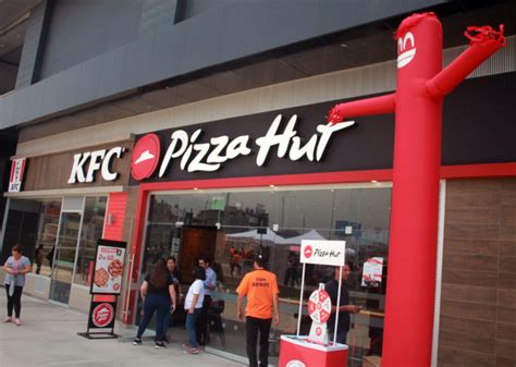 Perú Pizza Hut Inauguró Segundo Local En El Real Plaza Puruchuco