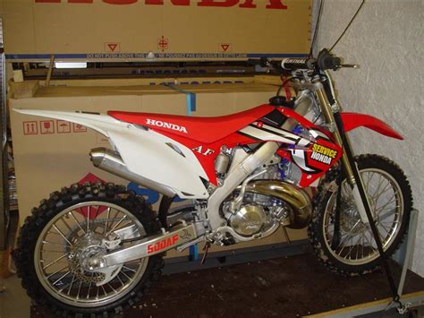 Nel 2001 è uscita di produzione ma honda service, un privato americano, continua tutt'oggi a realizzare uno speciale cr, con la sigla 500af, con sospensioni e telaio aggiornati e. eMXtrade - HOME Service Honda - CR500AF 2015