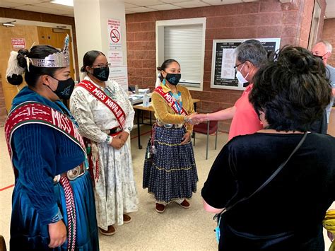 Miss Navajo Nation Pageant Contestants Visit Dode Navajo Nation Department Of Dine Education