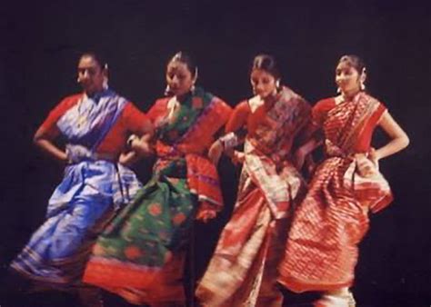 Folk Dances of West Bengal - Immaculate Expressions of Bengali Culture