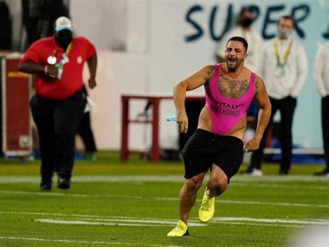 Super Bowl Streaker Says He Bet 50 000 On His Stunt But His Plan Is