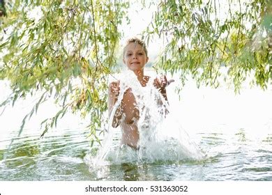 Nude Woman Splashing River Stock Photo 531363052 Shutterstock