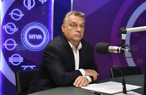 Című műsorban a kossuth rádió stúdiójában / fotó: Orbán: Nem engedem, hogy Magyarországot bevándorlóországgá ...