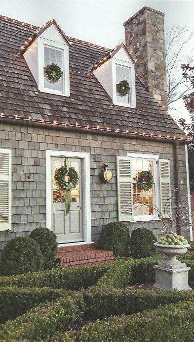 The cape cod house is america's bungalow. NINE + SIXTEEN: Christmas Inspiration | A Cozy Cottage ...