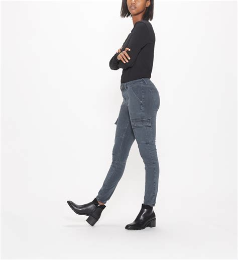 They pair well with both lights and darks, letting you look weather appropriate no matter if your wearing winter holdovers like black or navy. Skinny Cargo Skinny Mid Color Wash | Silver Jeans