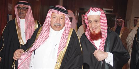 لقد وقع الشيخ الشثري في شرك اسئلة الاستنطاق تلك الاسئلة التي تجبر المسئول على مجاراة السائل فيما يريد ولكن على لسان المسئول!! خالد الشثري يحتفل بزواجه من كريمة الأمير عبدالعزيز بن محمد ...