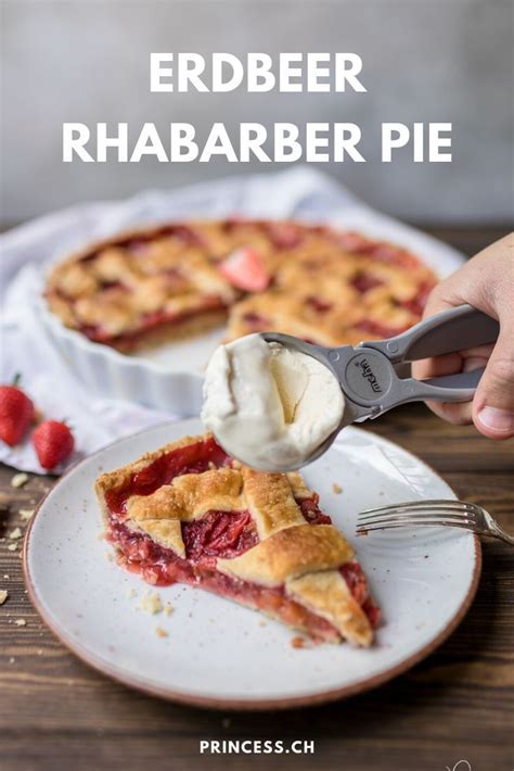 1,5 cm große stücke schön, dass du meinen blog gefunden hast und dich für vegane, leckere und gesunde rezepte. Erdbeer Rhabarber Pie Rezept | Food Blog Princess.ch | Rezept in 2020 | Erdbeer rhabarber pie ...