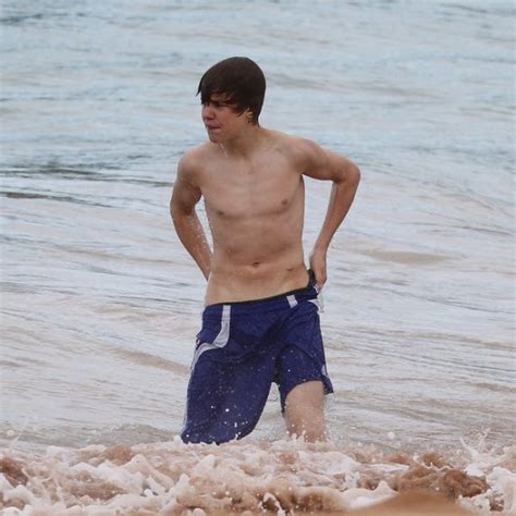 justin bieber mojado en la playa justin bieber sin camiseta sus fotos más sexys foto en