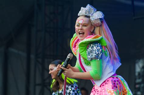 JoJo Siwa Makeup Kit Recalled for Asbestos