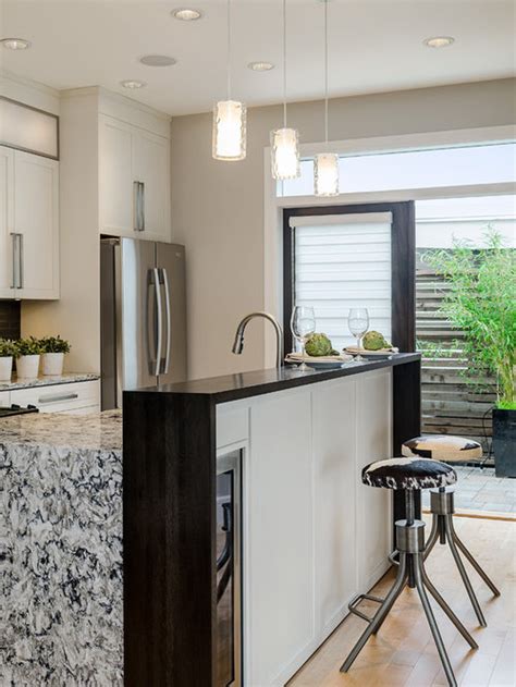 Featherstone / 1002 #e3d9d0 δe = 4.932 / lrv ≈ 70.5%. Benjamin Moore Oc-13 Soft Chamois | Houzz
