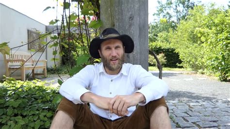 Der zauber des werdens entfaltet sich immer wieder aufs neue in der so und nicht. Allem Anfang wohnt ein Zauber inne - YouTube