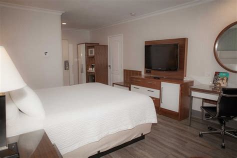 Vagabond inn redding is located at 2731 bechelli lane, 2 miles from the center of redding. VAGABOND INN EXECUTIVE PASADENA $109 ($̶1̶1̶9̶) - Updated ...