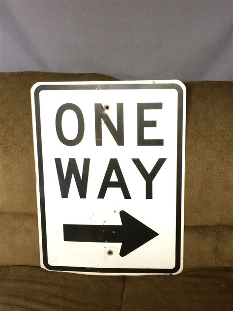 Vintage Retired Metal One Way Street Sign Arrow Right Road Sign Man