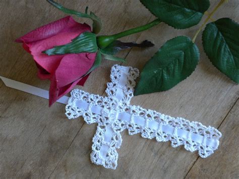 Offers free crochet crosses, bookmarks, stuffed crosses, cross wall hanging and more. Crocheted Cross Bookmark Cross Bookmark Lacy Crocheted Cross