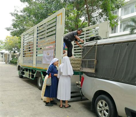 thai catholics assist refugees fleeing myanmar